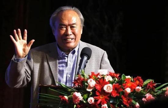 关于自己的出场时间我现在仍然需要去改进一些事情，如果瓜迪奥拉认为我应该留在这里，我就没有理由离开。